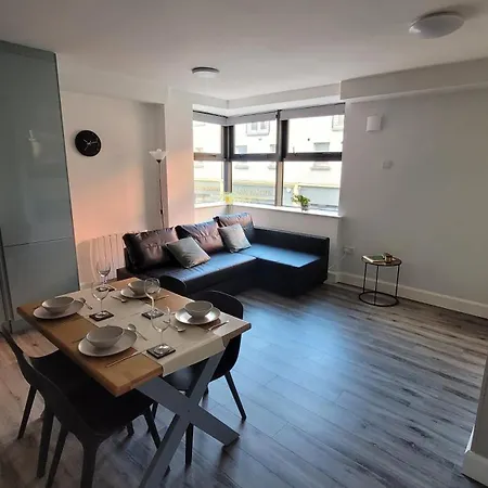 Modern 2-bed Flat Centre * Galway