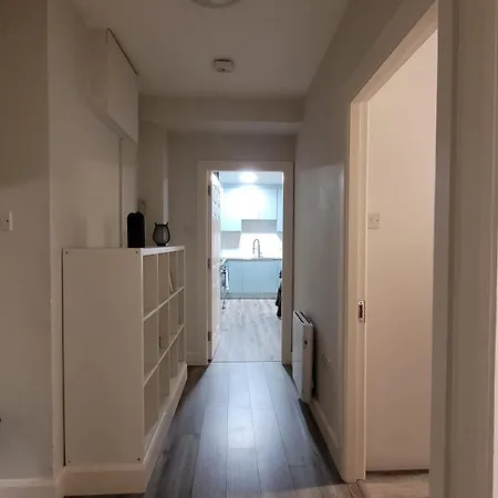 Modern 2-bed Flat Centre