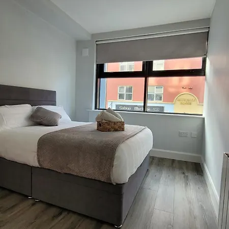 Modern 2-bed Flat Centre *