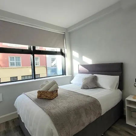 Modern 2-bed Flat Centre Apartment