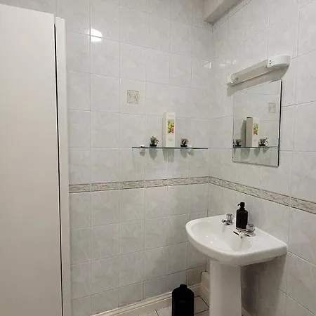 Apartment Modern 2-bed Flat Centre