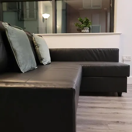 Modern 2-bed Flat Centre Apartment