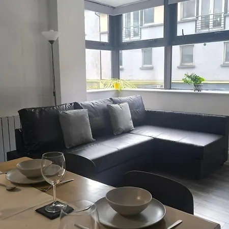 Modern 2-bed Flat Centre * Galway